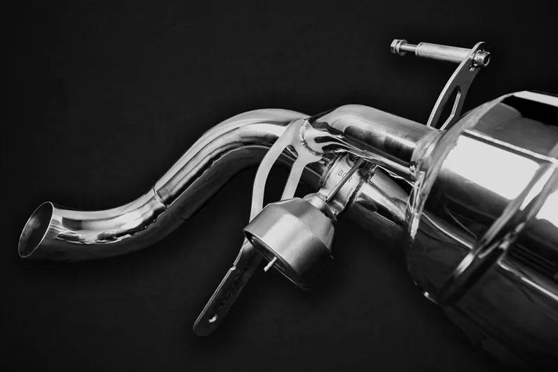 R8_4SPA_USA_Exhaust_5_800_1019.jpg